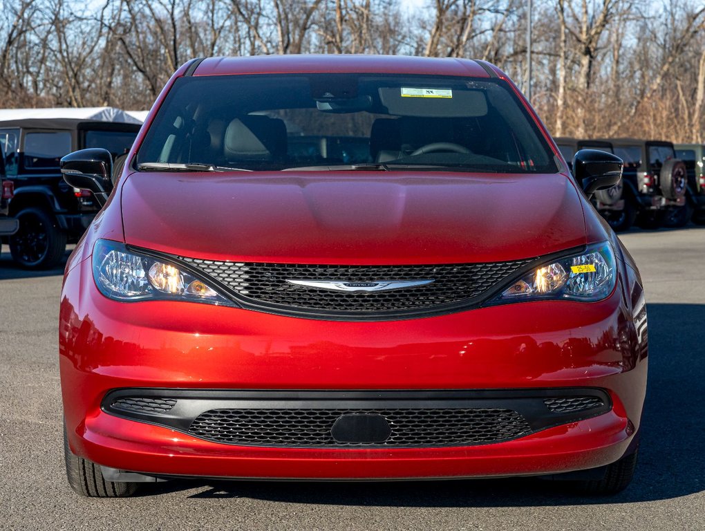 2025 Chrysler Grand Caravan in St-Jérôme, Quebec - 2 - w1024h768px