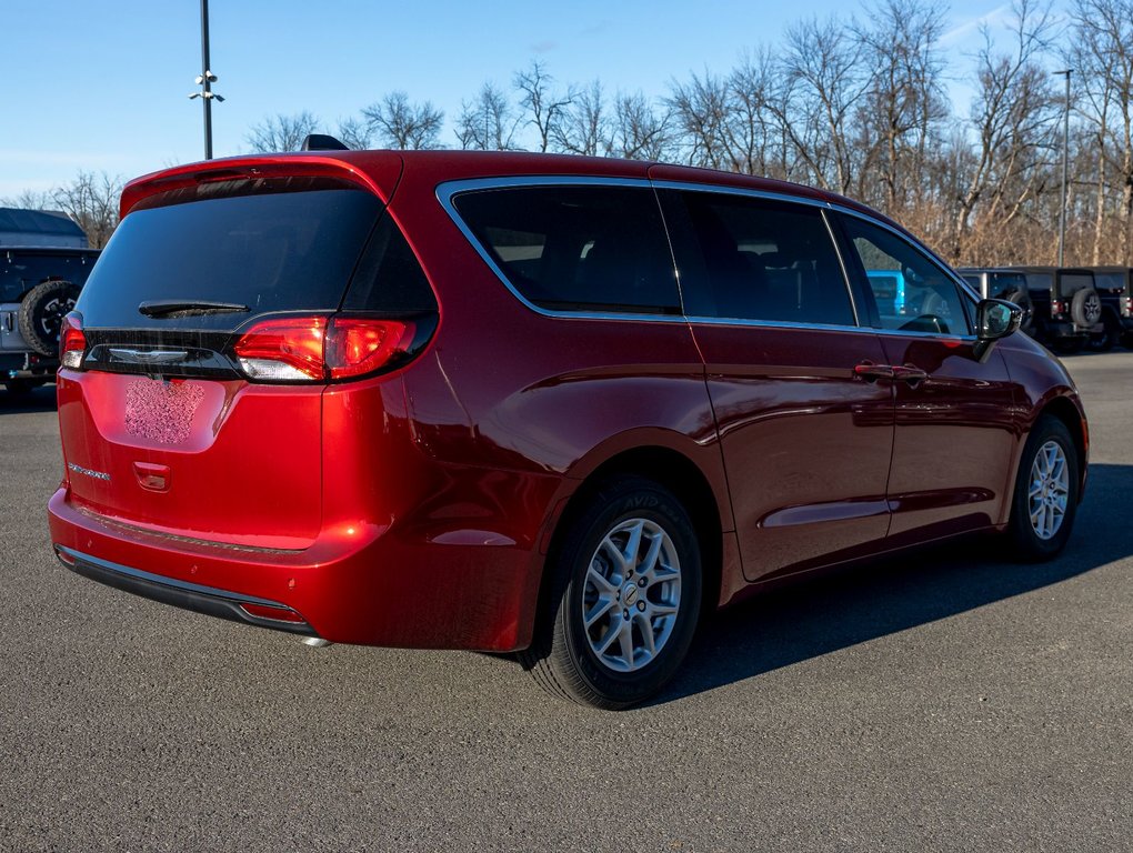 2025 Chrysler Grand Caravan in St-Jérôme, Quebec - 8 - w1024h768px