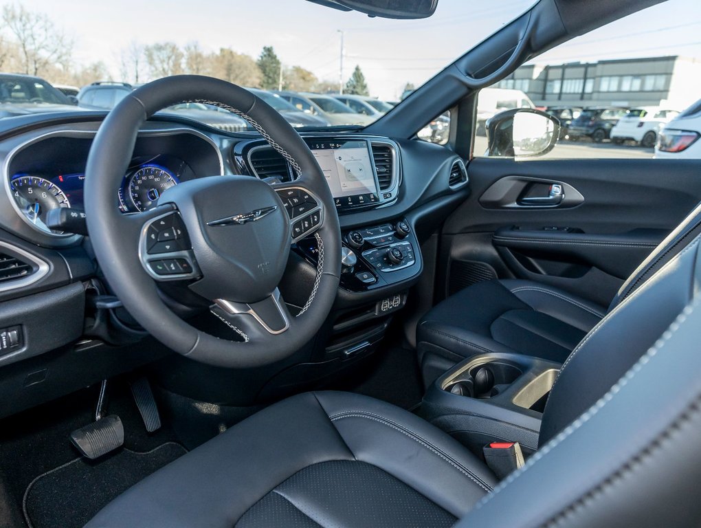 2025 Chrysler Grand Caravan in St-Jérôme, Quebec - 11 - w1024h768px