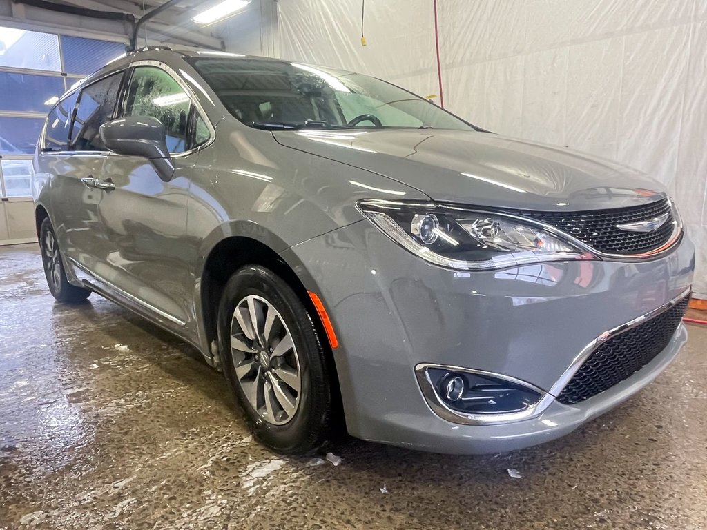 2020 Chrysler Pacifica Hybrid in St-Jérôme, Quebec - 9 - w1024h768px