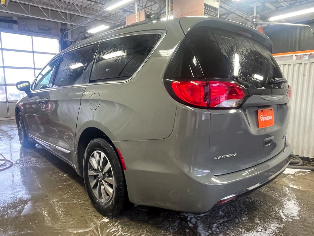 2020 Chrysler Pacifica Hybrid in St-Jérôme, Quebec - 5 - w1024h768px