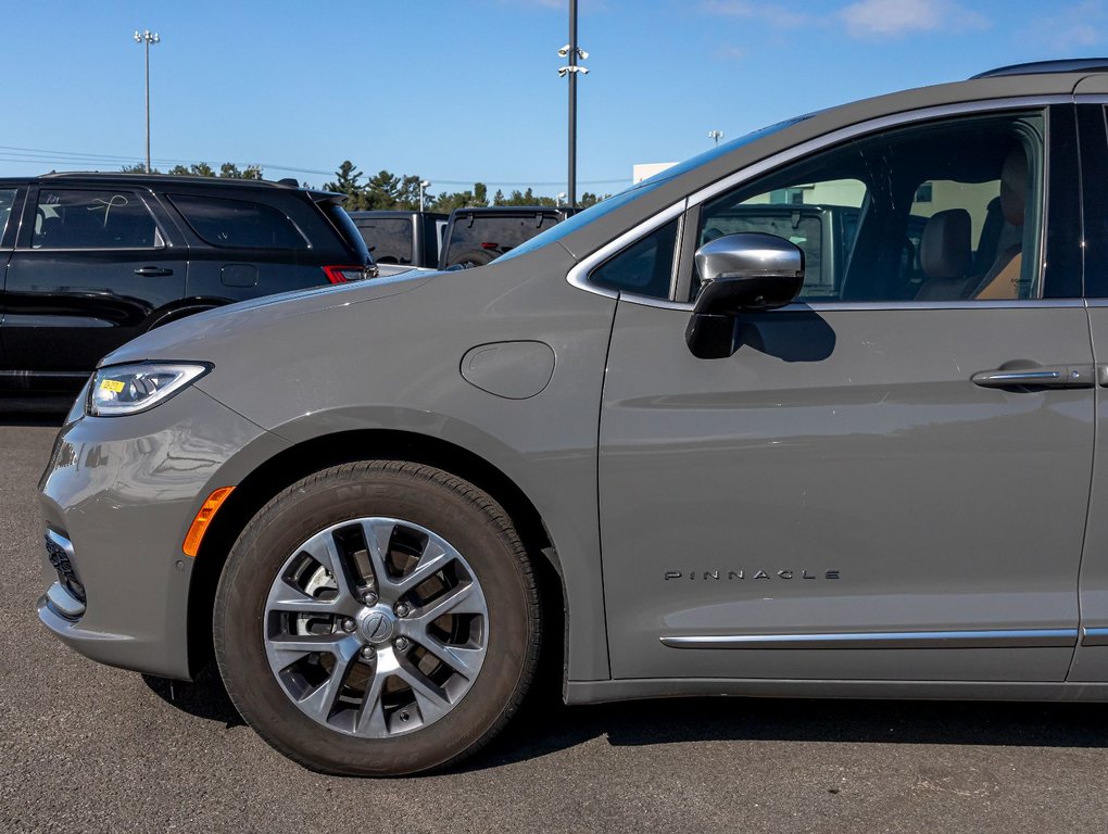 Chrysler Pacifica Hybrid  2023 à St-Jérôme, Québec - 43 - w1024h768px