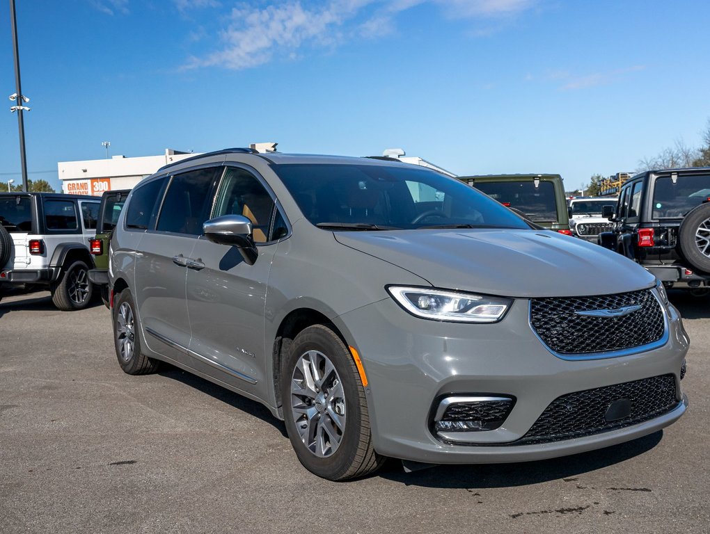 Chrysler Pacifica Hybrid  2023 à St-Jérôme, Québec - 8 - w1024h768px