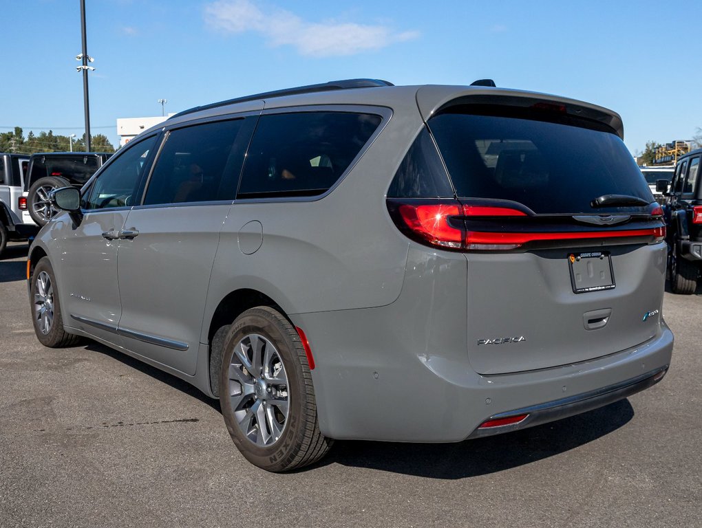 Chrysler Pacifica Hybrid  2023 à St-Jérôme, Québec - 2 - w1024h768px