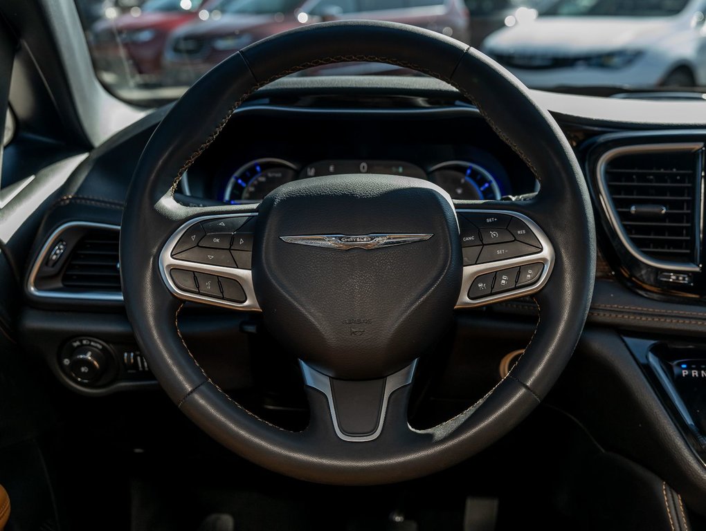 Chrysler Pacifica Hybrid  2023 à St-Jérôme, Québec - 13 - w1024h768px