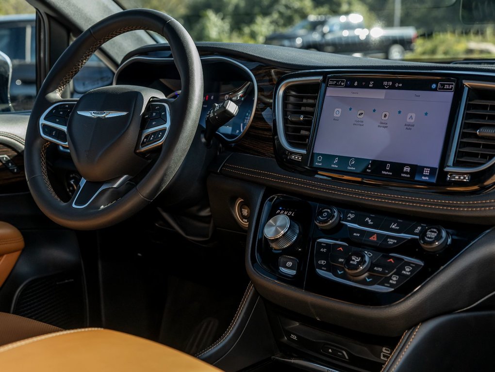 Chrysler Pacifica Hybrid  2023 à St-Jérôme, Québec - 32 - w1024h768px