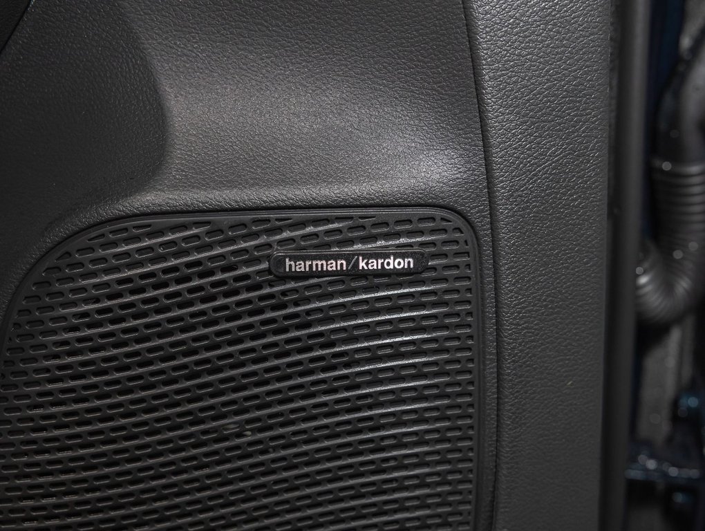 2025 Chrysler Pacifica Hybrid in St-Jérôme, Quebec - 19 - w1024h768px