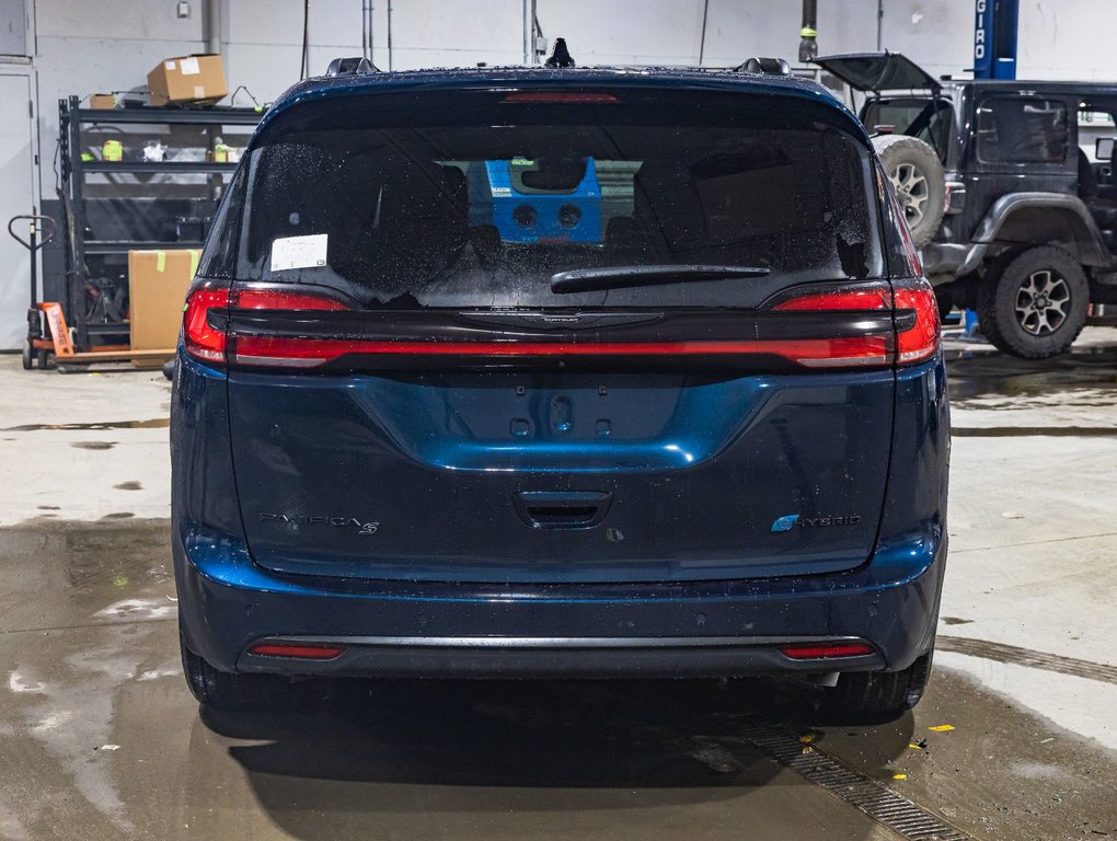 2025 Chrysler Pacifica Hybrid in St-Jérôme, Quebec - 8 - w1024h768px