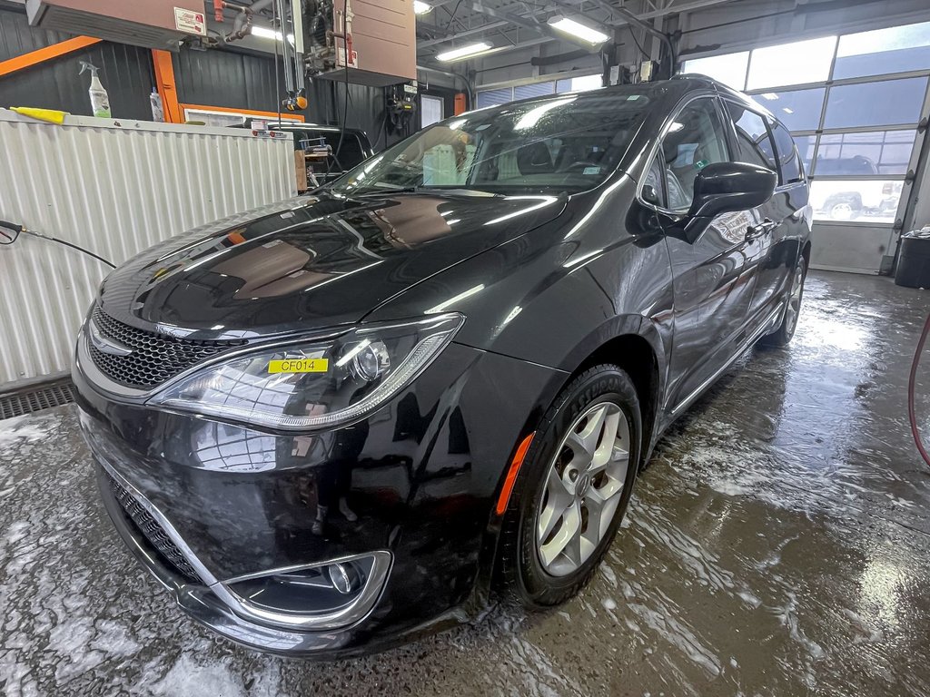 2018 Chrysler Pacifica in St-Jérôme, Quebec - 1 - w1024h768px