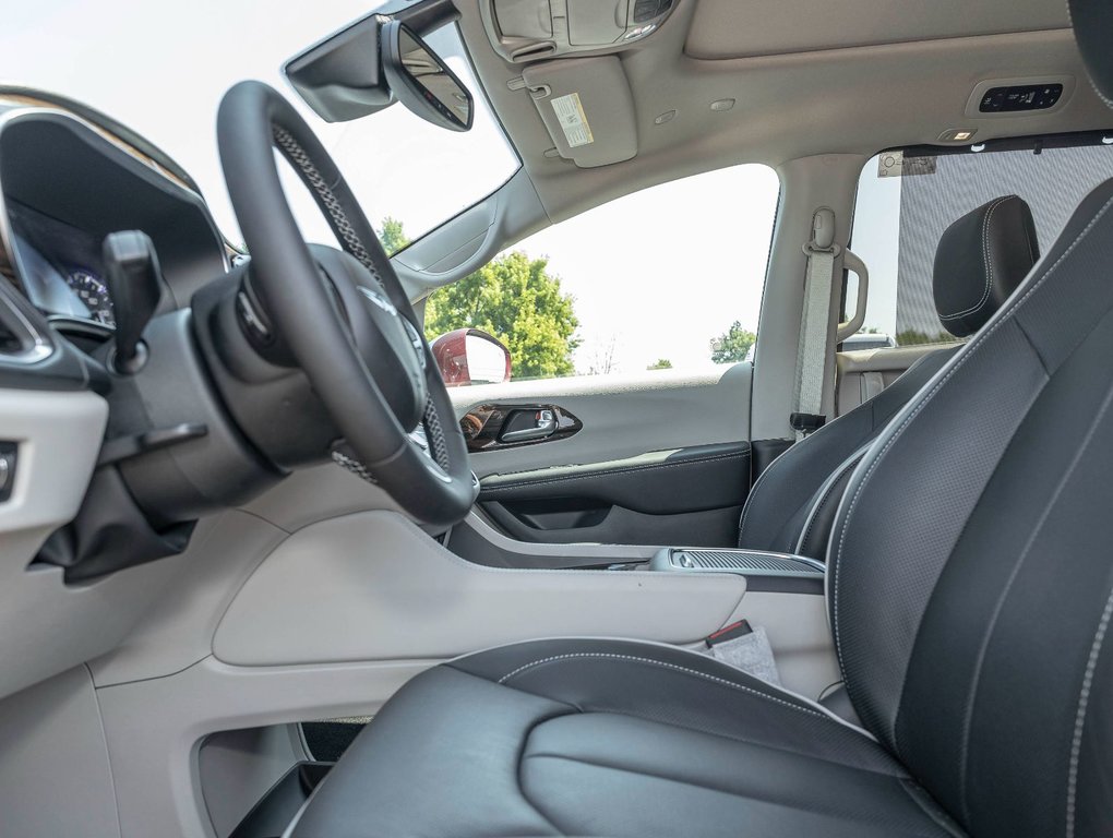 2022 Chrysler Pacifica in St-Jérôme, Quebec - 11 - w1024h768px