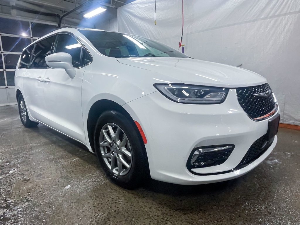 2022 Chrysler Pacifica in St-Jérôme, Quebec - 9 - w1024h768px