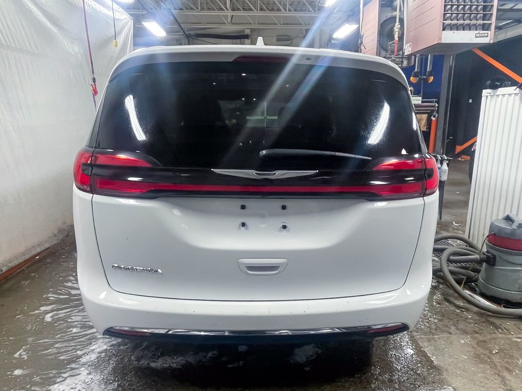 2022 Chrysler Pacifica in St-Jérôme, Quebec - 6 - w1024h768px