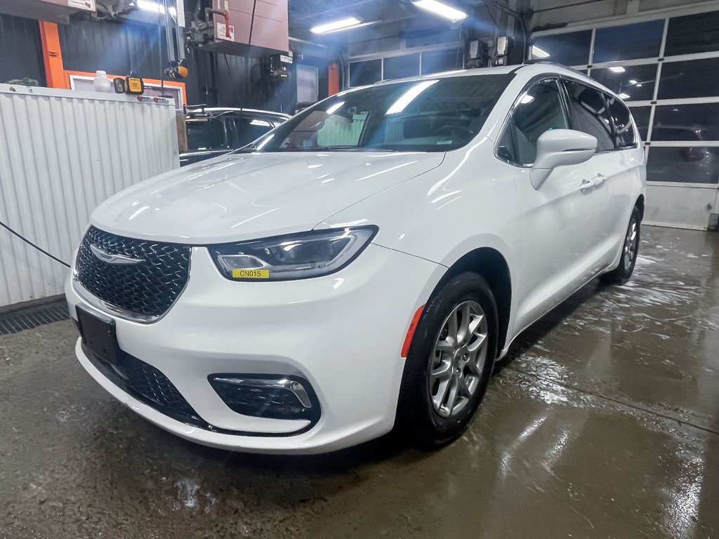 2022 Chrysler Pacifica in St-Jérôme, Quebec - 1 - w1024h768px