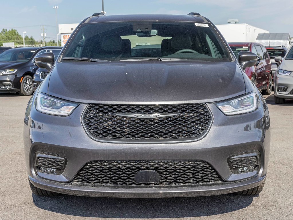 2023 Chrysler Pacifica in St-Jérôme, Quebec - 2 - w1024h768px
