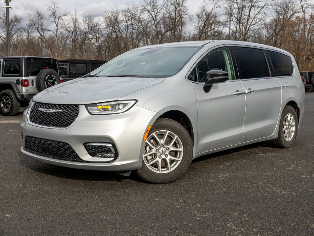 Chrysler Pacifica  2024 à St-Jérôme, Québec - 1 - w1024h768px