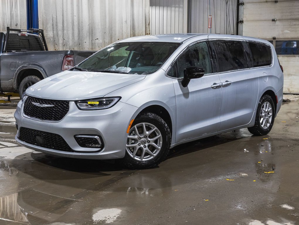 2024 Chrysler Pacifica in St-Jérôme, Quebec - 1 - w1024h768px