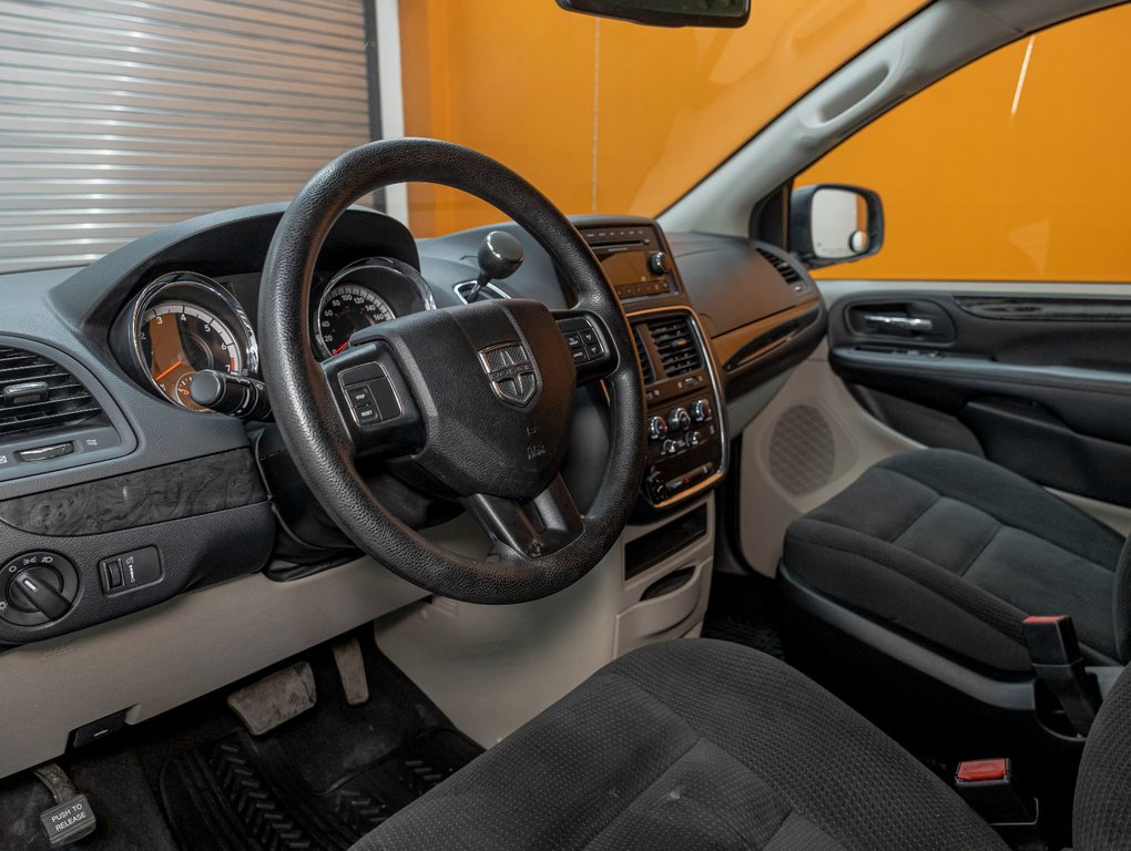 2018 Dodge Grand Caravan in St-Jérôme, Quebec - 2 - w1024h768px