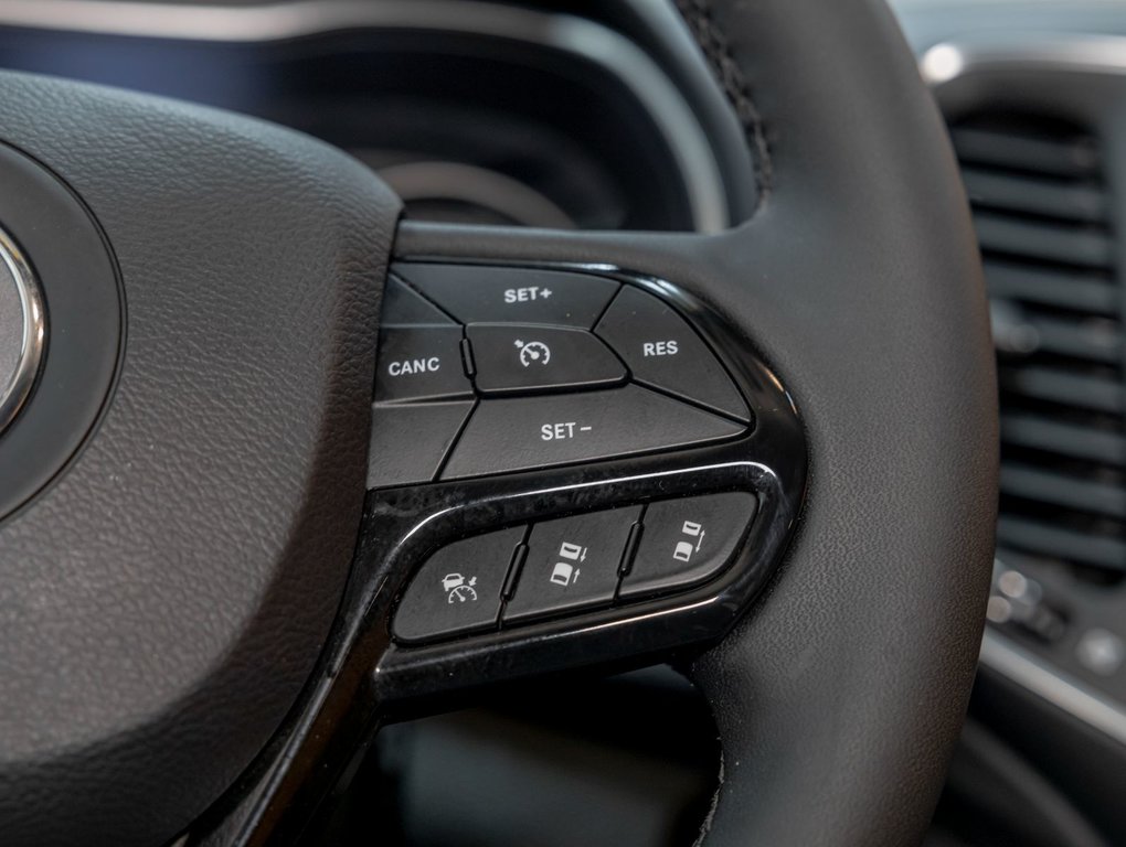 2023 Jeep Cherokee in St-Jérôme, Quebec - 15 - w1024h768px