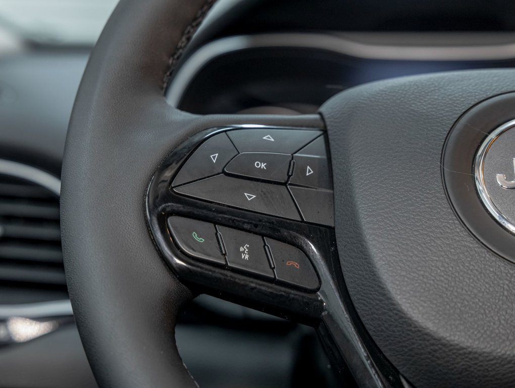 2023 Jeep Cherokee in St-Jérôme, Quebec - 14 - w1024h768px