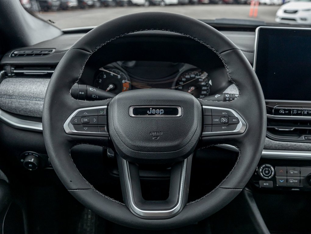 Jeep Compass  2024 à St-Jérôme, Québec - 13 - w1024h768px