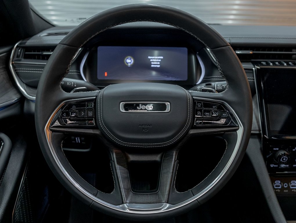 2023 Jeep Grand Cherokee in St-Jérôme, Quebec - 15 - w1024h768px