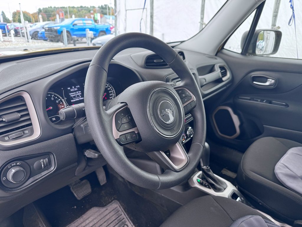 2015 Jeep Renegade in St-Jérôme, Quebec - 3 - w1024h768px