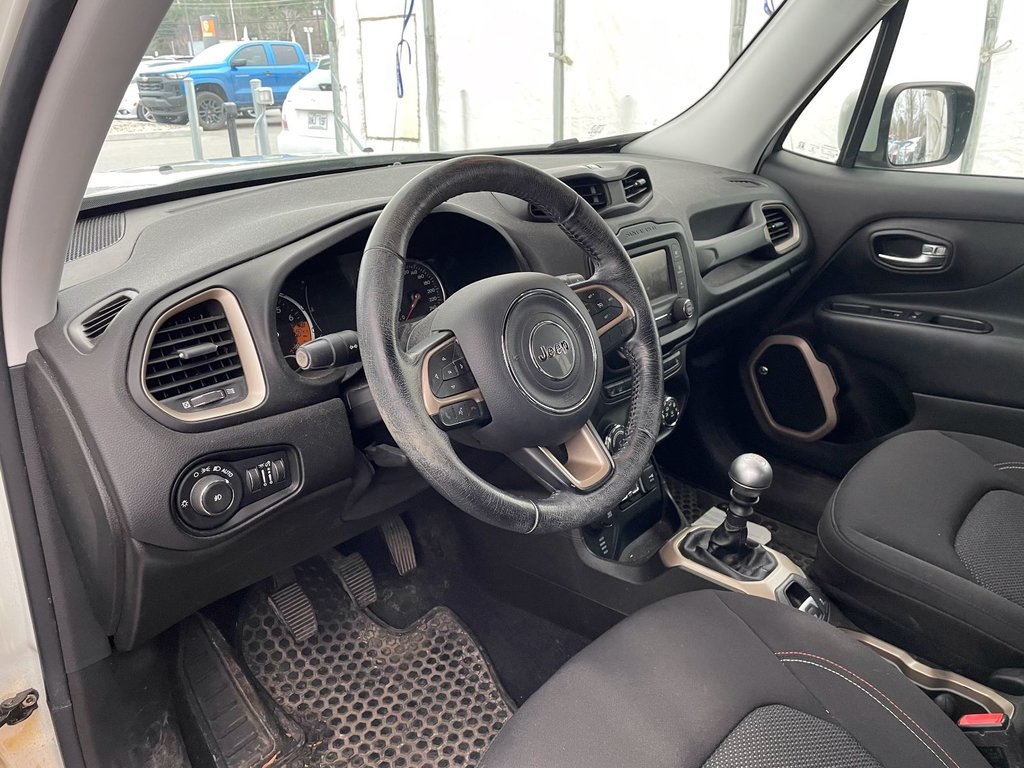 Jeep Renegade  2016 à St-Jérôme, Québec - 4 - w1024h768px