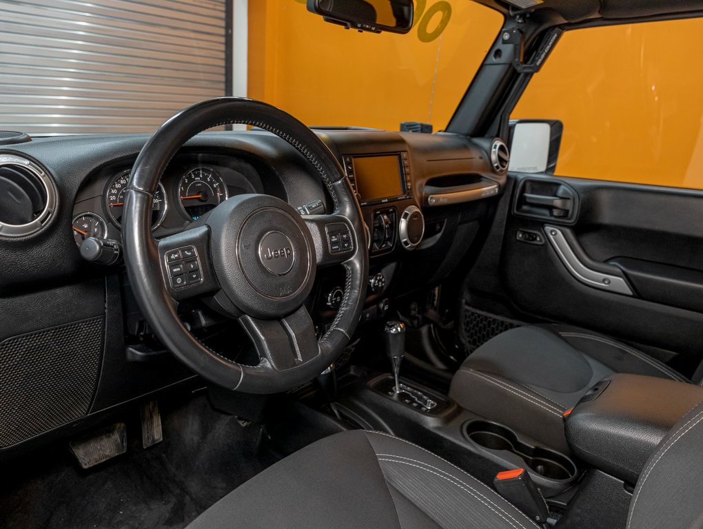 2016 Jeep Wrangler Unlimited in St-Jérôme, Quebec - 2 - w1024h768px