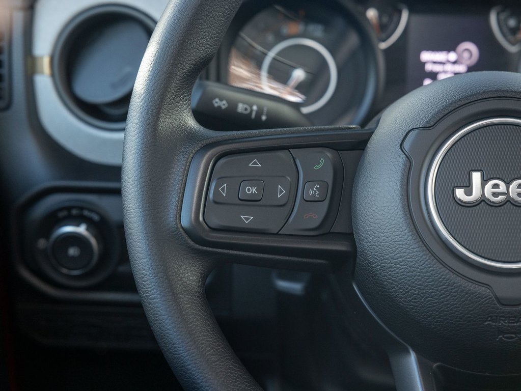 2025 Jeep Wrangler in St-Jérôme, Quebec - 14 - w1024h768px