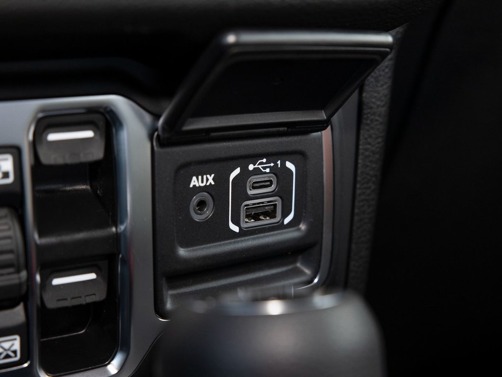 2025 Jeep Wrangler in St-Jérôme, Quebec - 19 - w1024h768px