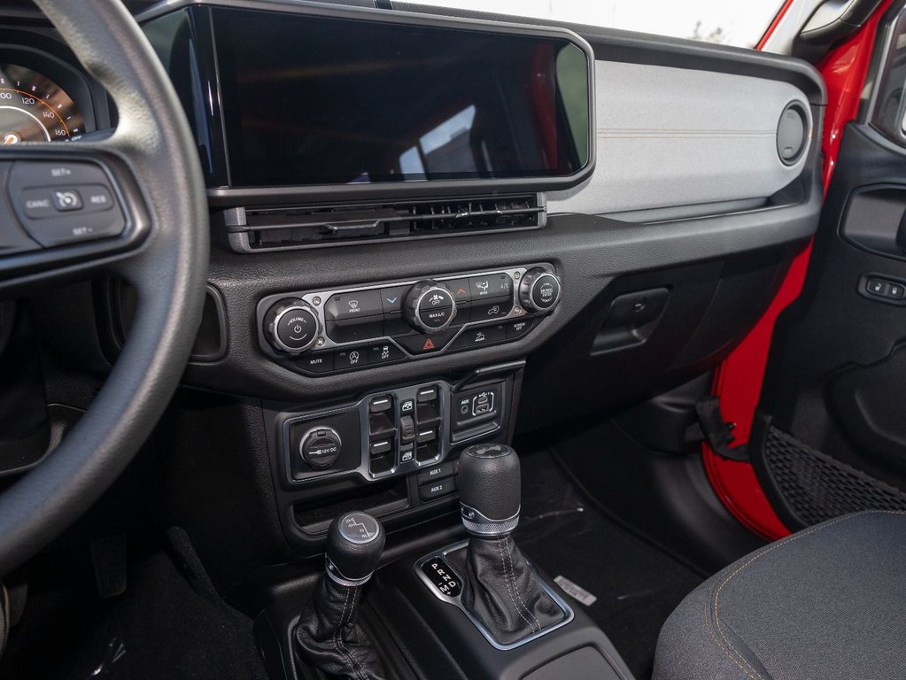 2025 Jeep Wrangler in St-Jérôme, Quebec - 16 - w1024h768px