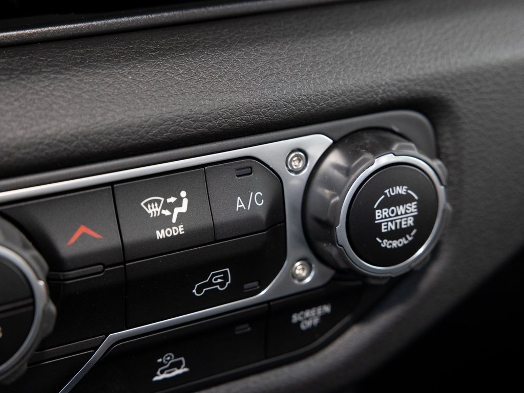 2025 Jeep Wrangler in St-Jérôme, Quebec - 18 - w1024h768px