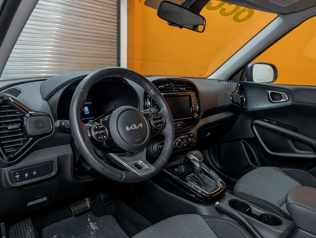 2023 Kia Soul in St-Jérôme, Quebec - 2 - w1024h768px