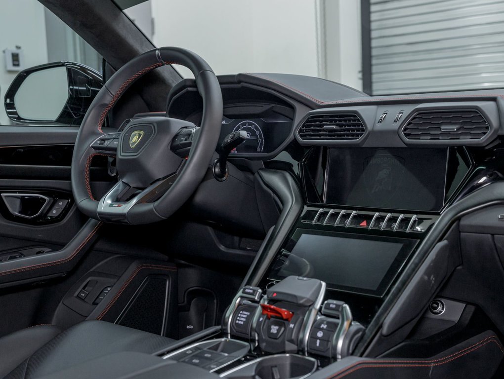 Lamborghini Urus  2024 à St-Jérôme, Québec - 11 - w1024h768px