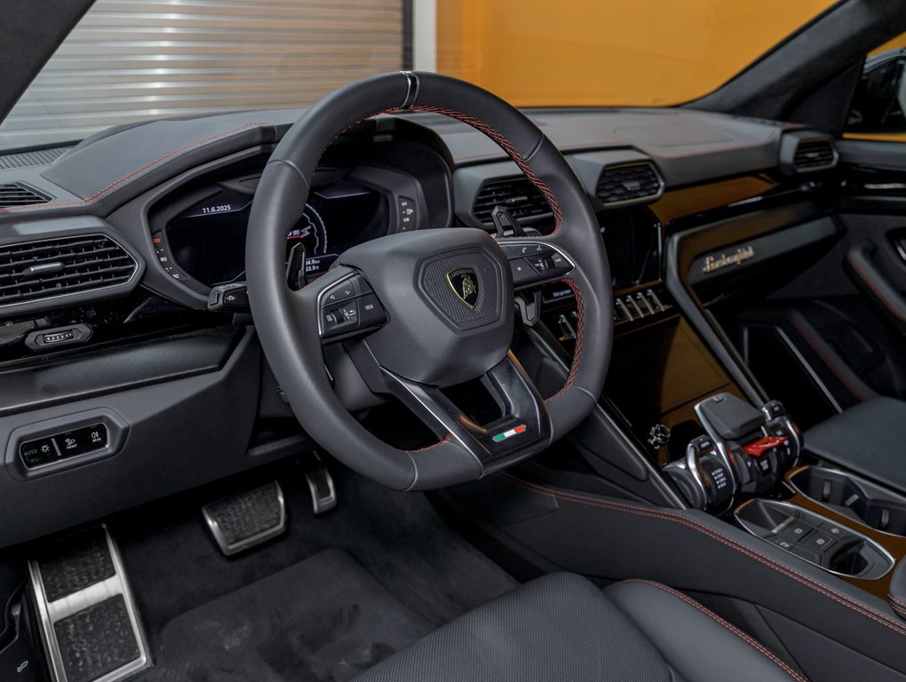 Lamborghini Urus  2024 à St-Jérôme, Québec - 2 - w1024h768px