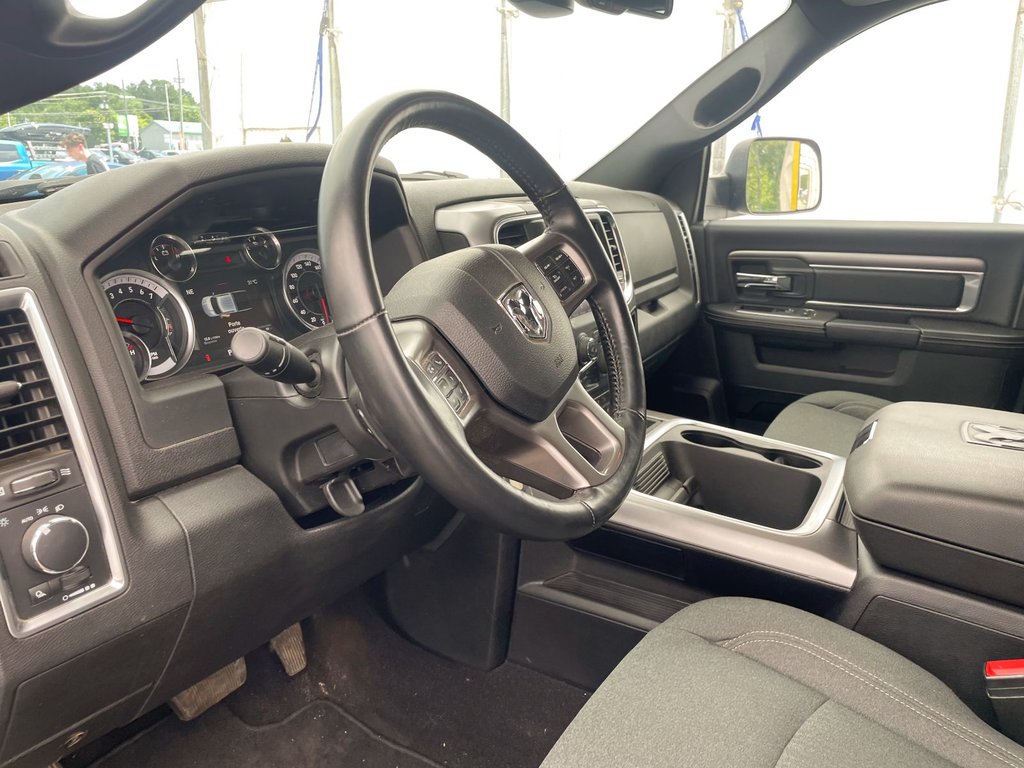 2021 Ram 1500 Classic in St-Jérôme, Quebec - 3 - w1024h768px