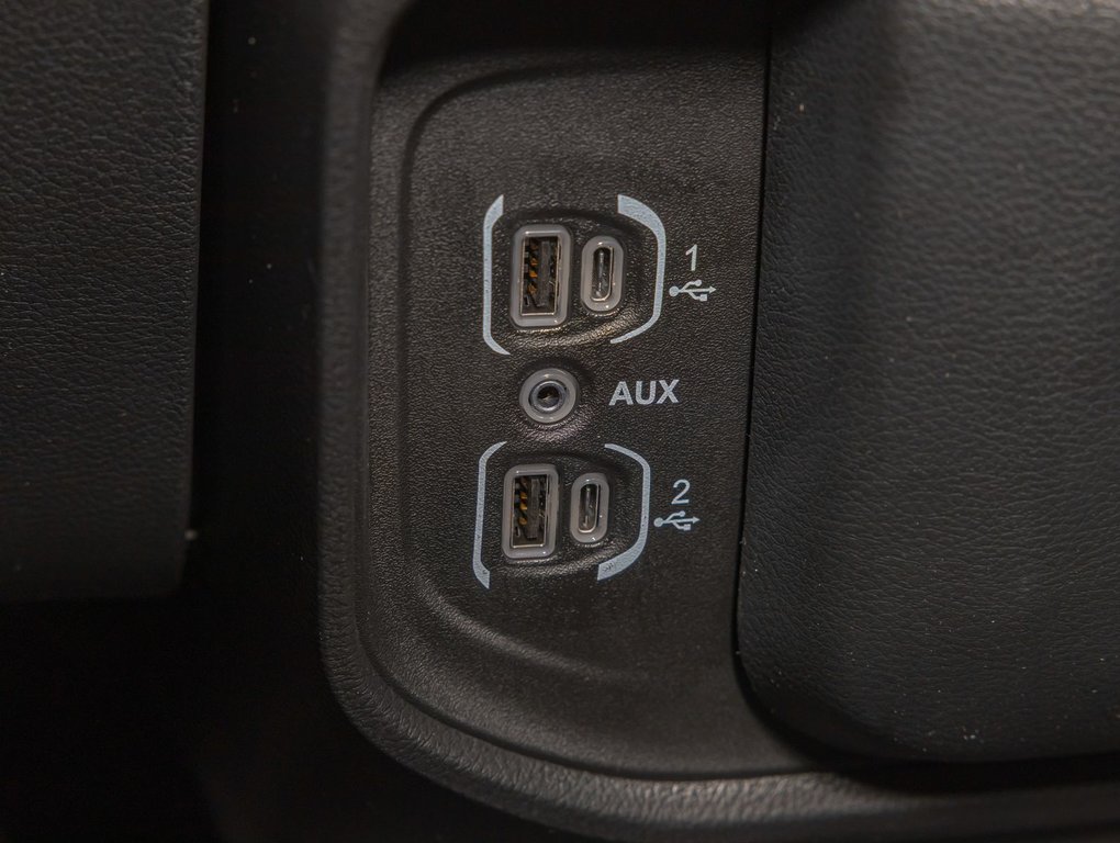 2025 Ram 1500 in St-Jérôme, Quebec - 24 - w1024h768px