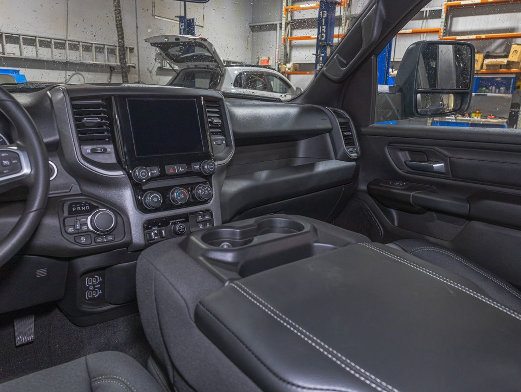 2025 Ram 1500 in St-Jérôme, Quebec - 17 - w1024h768px