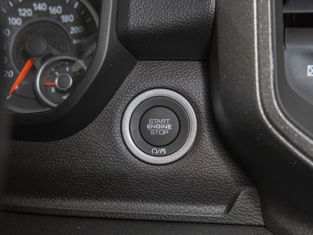 2025 Ram 1500 in St-Jérôme, Quebec - 17 - w1024h768px