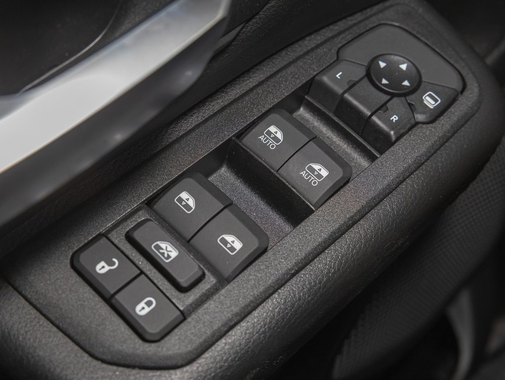 2025 Ram 1500 in St-Jérôme, Quebec - 22 - w1024h768px
