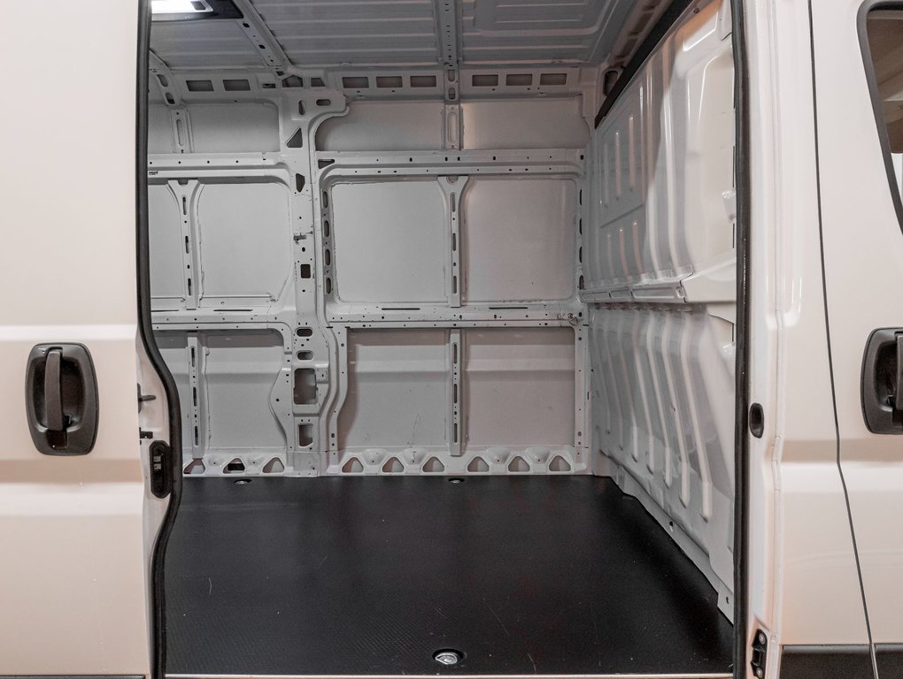 2023 Ram ProMaster Cargo Van in St-Jérôme, Quebec - 24 - w1024h768px
