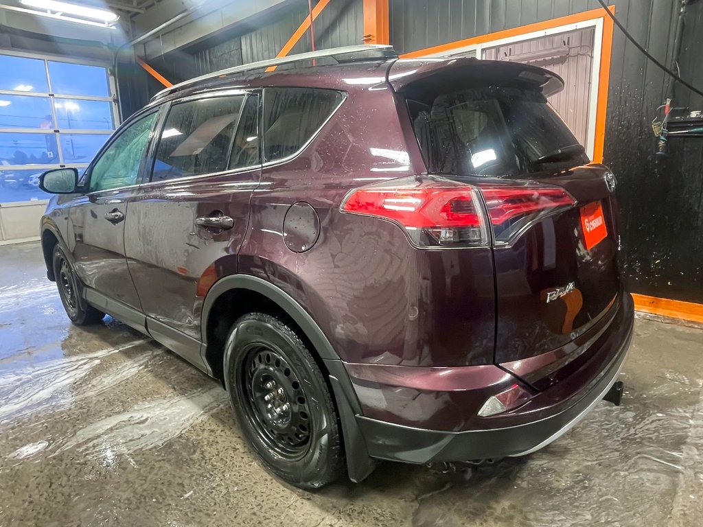 Toyota RAV4  2018 à St-Jérôme, Québec - 5 - w1024h768px