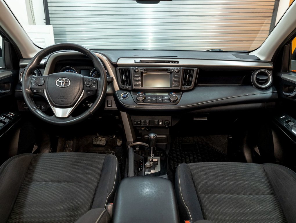 2018 Toyota RAV4 in St-Jérôme, Quebec - 12 - w1024h768px