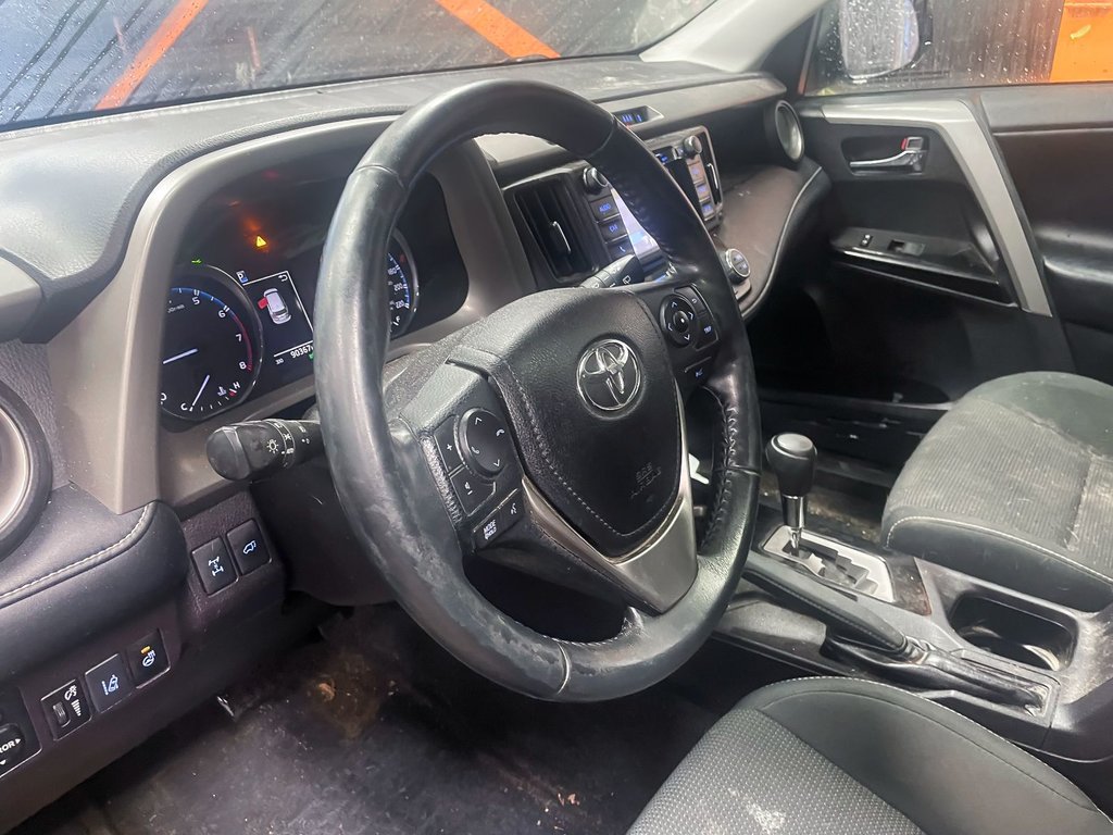 Toyota RAV4  2018 à St-Jérôme, Québec - 3 - w1024h768px