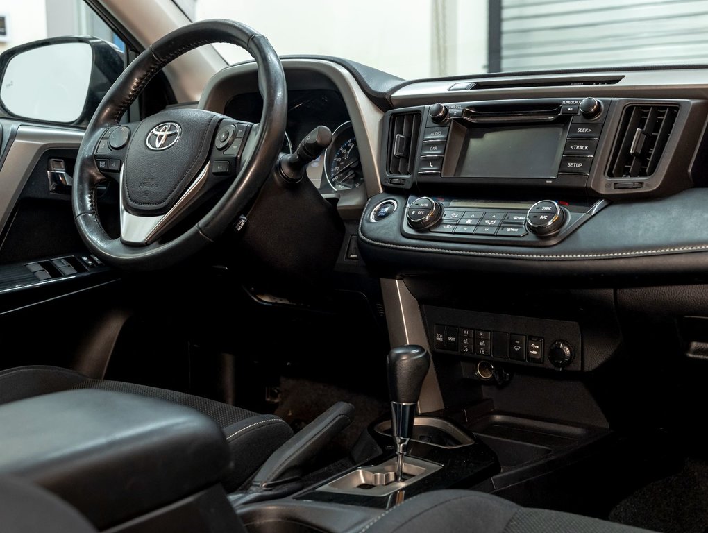 2018 Toyota RAV4 in St-Jérôme, Quebec - 27 - w1024h768px