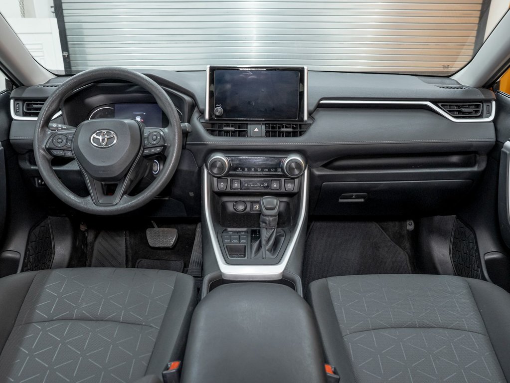 Toyota RAV4  2023 à St-Jérôme, Québec - 11 - w1024h768px