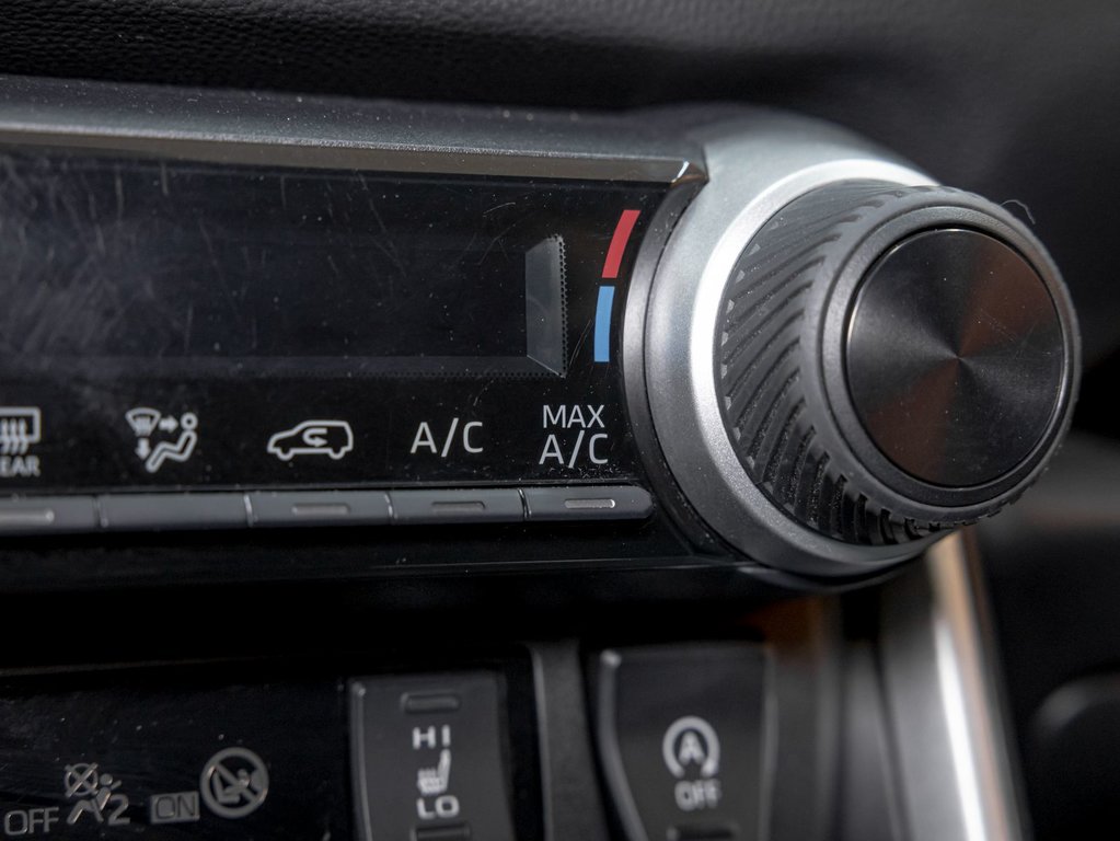 Toyota RAV4  2023 à St-Jérôme, Québec - 21 - w1024h768px