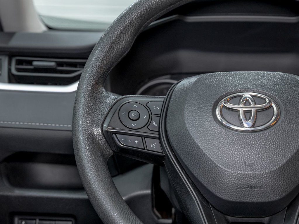 Toyota RAV4  2023 à St-Jérôme, Québec - 14 - w1024h768px