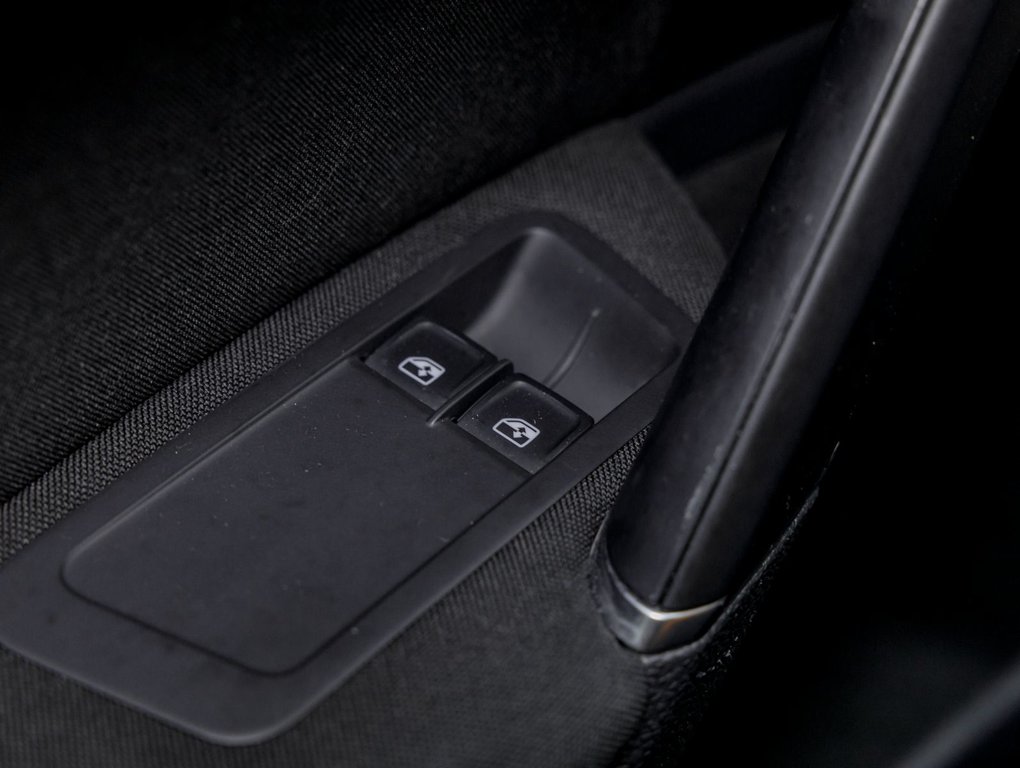 2018 Volkswagen Golf in St-Jérôme, Quebec - 22 - w1024h768px