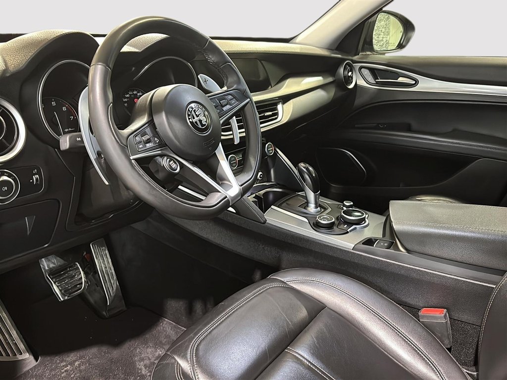 2018 Alfa Romeo Stelvio SPORT Q4 GPS CAMERA SIEGES CHAUFFANTS in Montréal, Quebec - 12 - w1024h768px